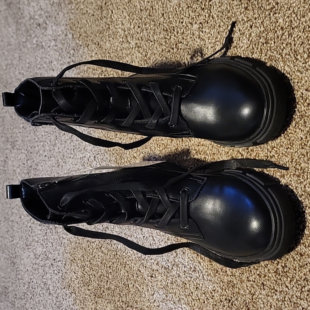Agua College brand, Size 6.5, Black Boot